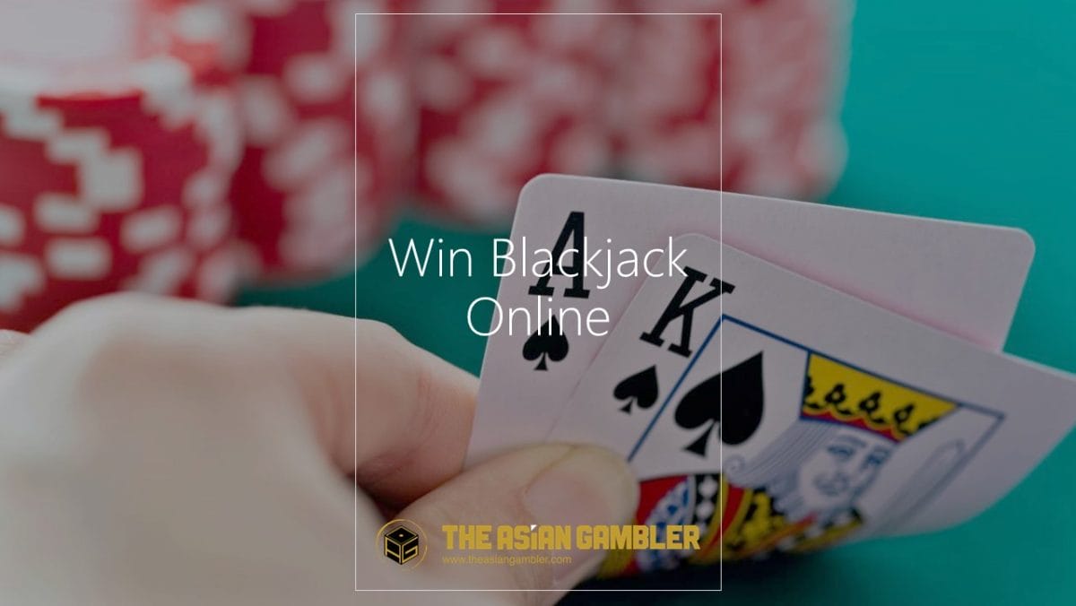 21 kartu blackjack di atas meja dengan chip